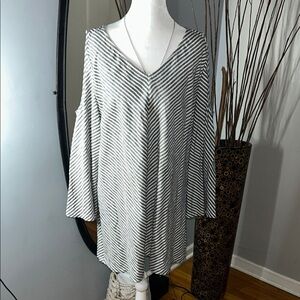 Soft Surroundings Gray and White Asymmetrical Tunic